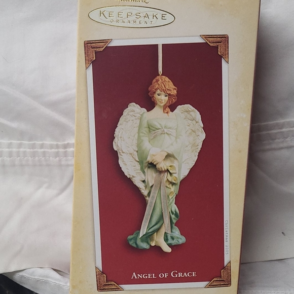 Hallmark Angel of Grace ornament 2005 NIB - Picture 3 of 4